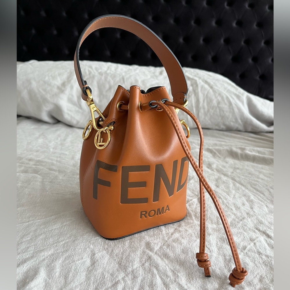 FENDI MON TRESOR BUCKET BAG